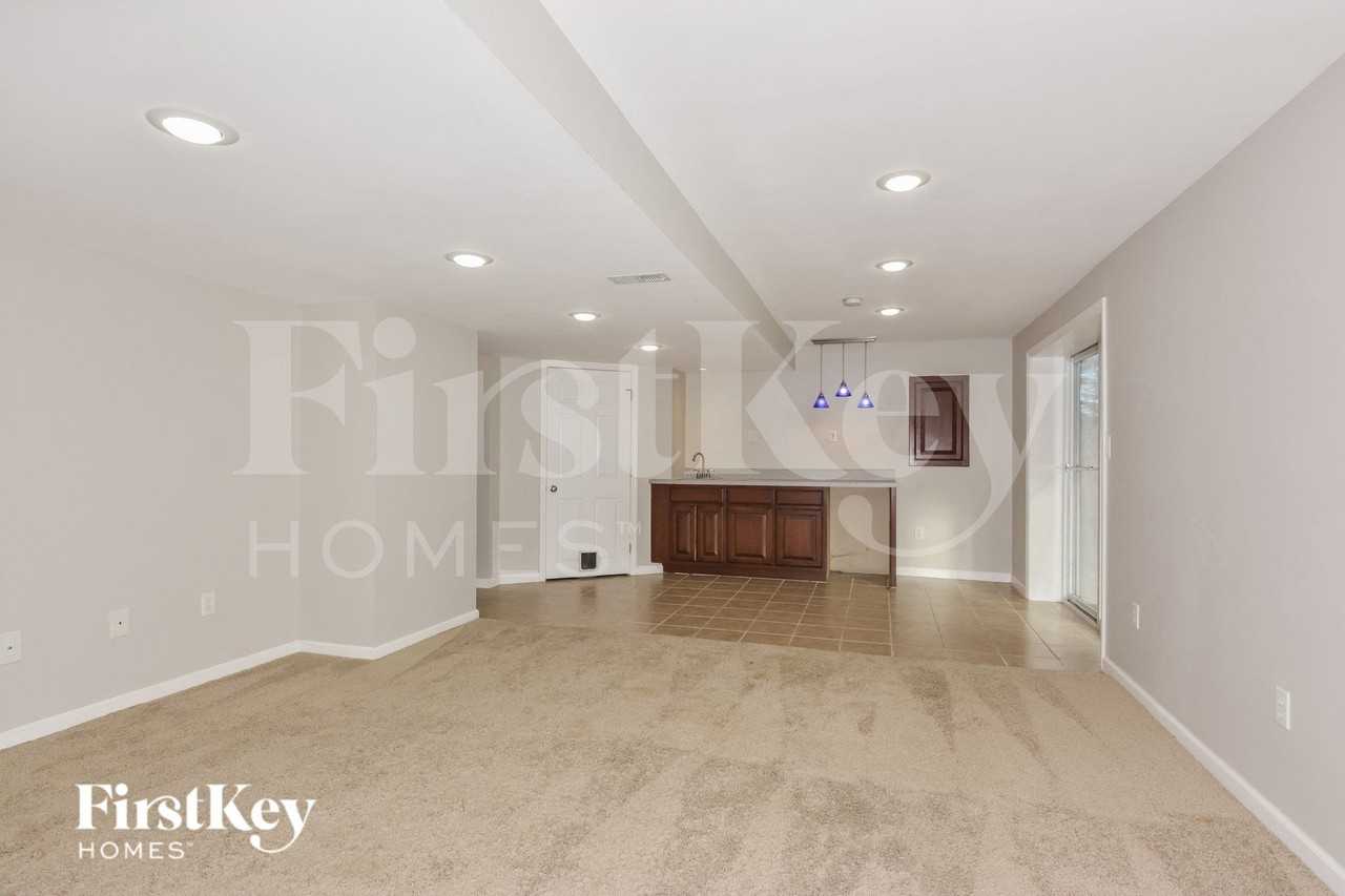 1400 Navaho Trl - Photo 5 of 16