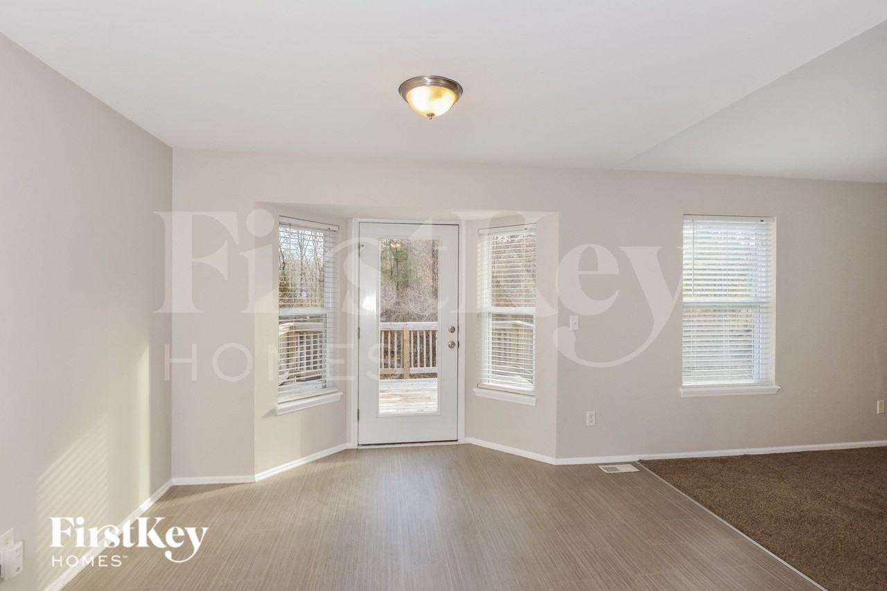 1400 Navaho Trl - Photo 6 of 16