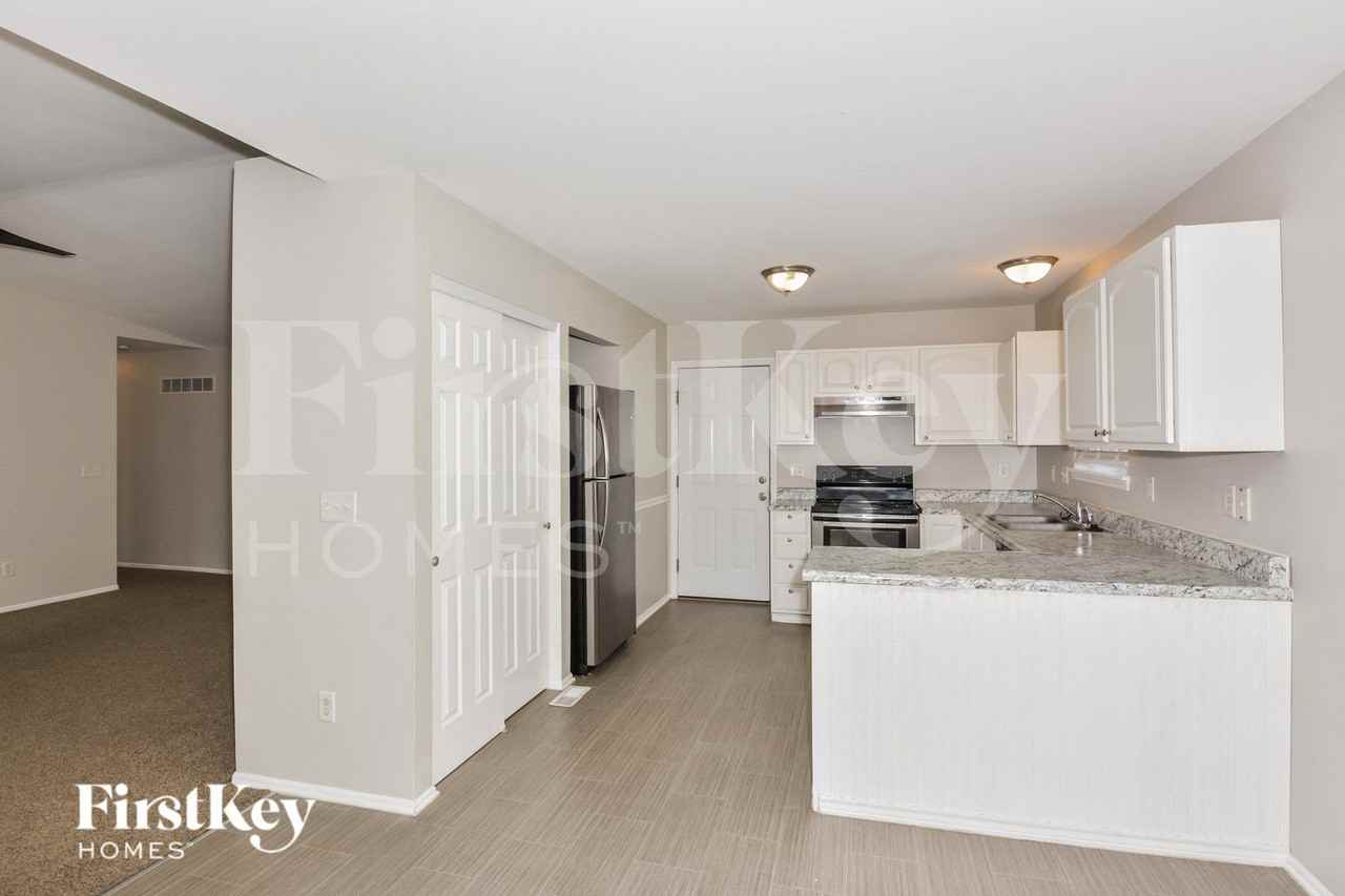 1400 Navaho Trl - Photo 7 of 16