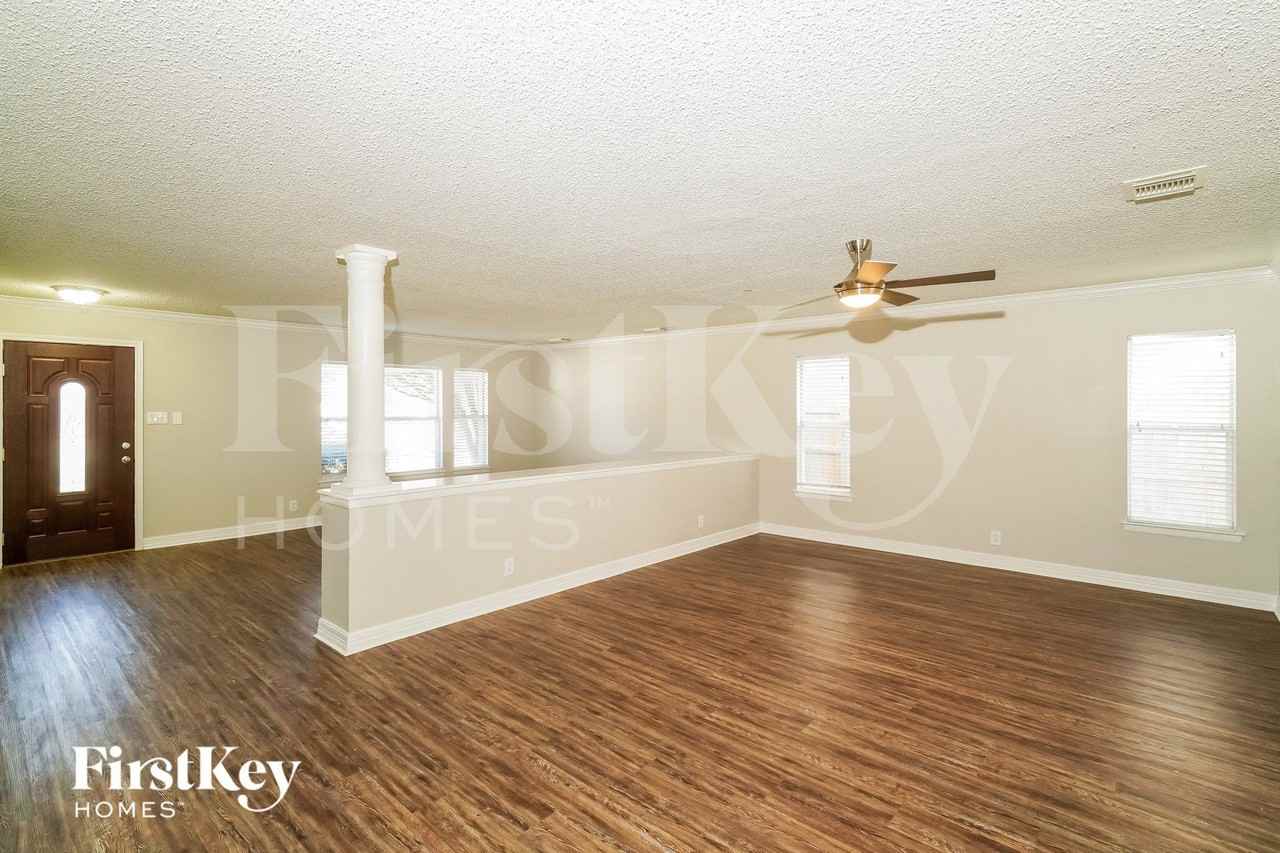 14219 N Hills Village Dr - Photo 3 of 15