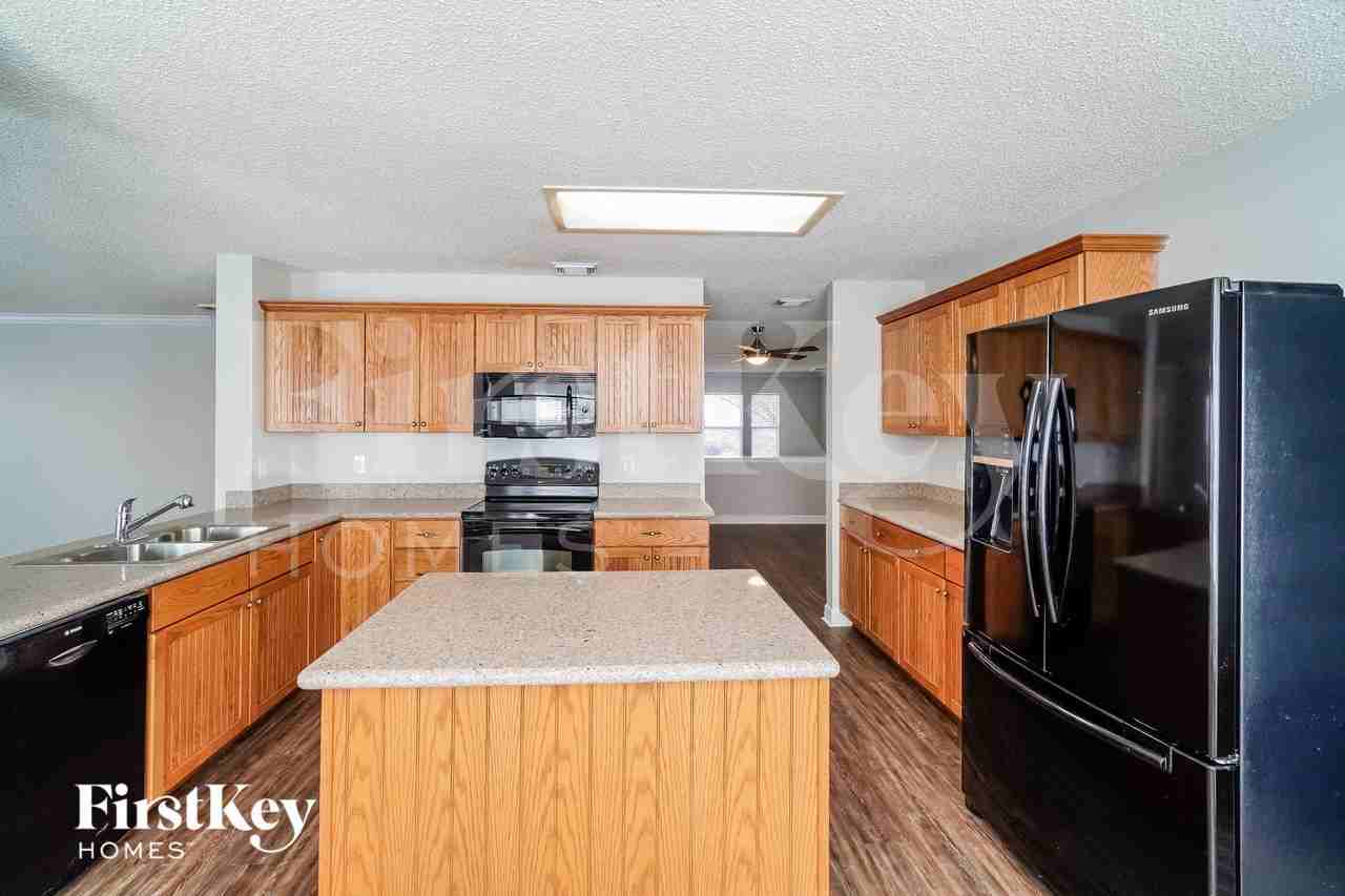 14219 N Hills Village Dr - Photo 5 of 15