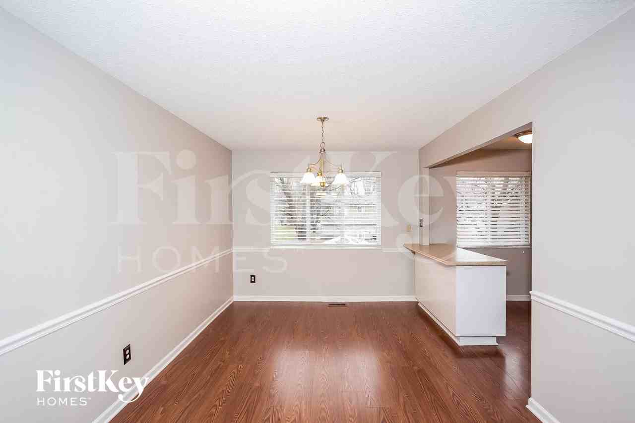 111 Timberlake Ct - Photo 5 of 15