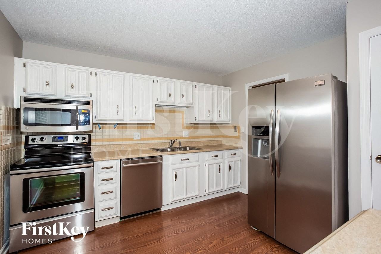 111 Timberlake Ct - Photo 6 of 15