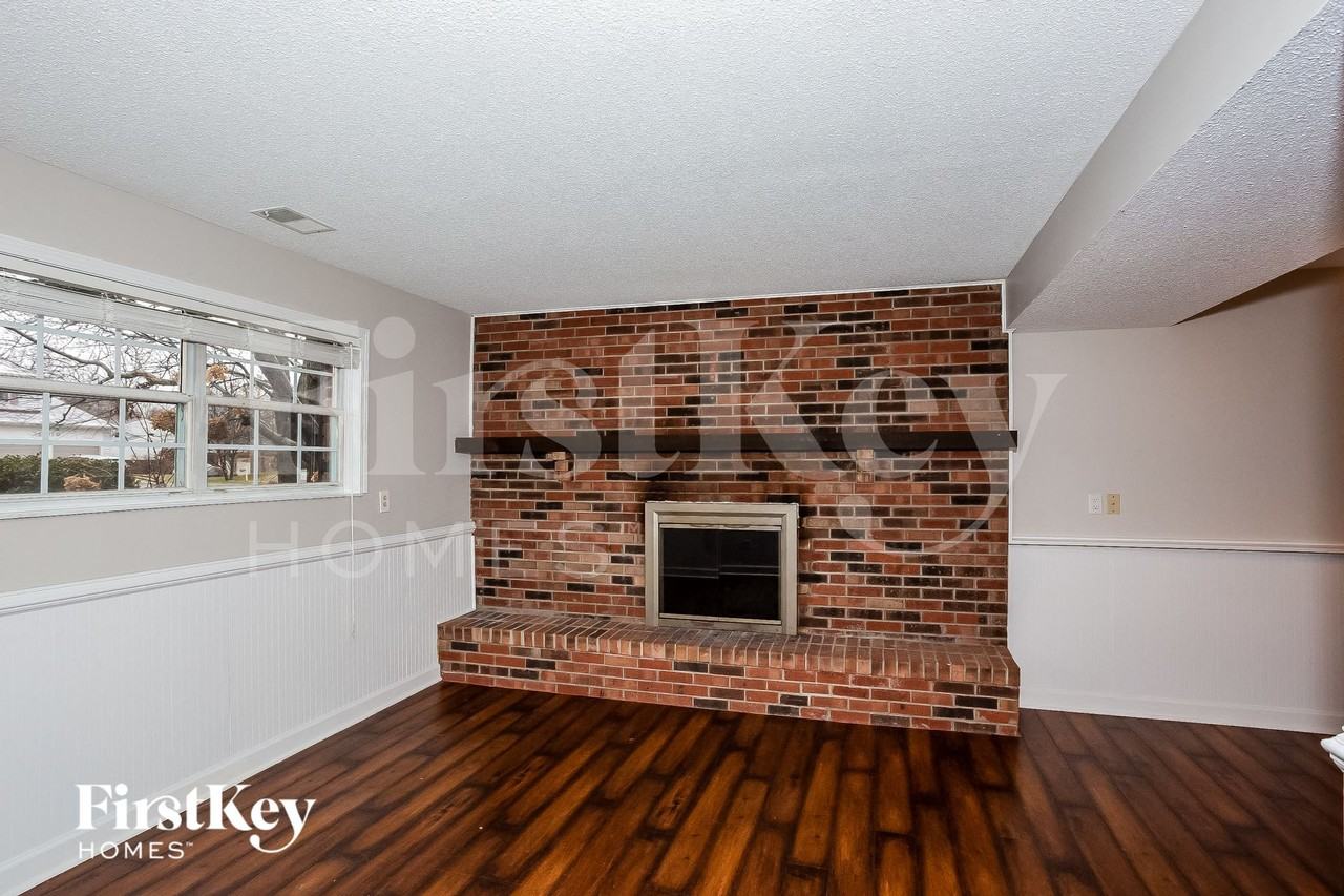 111 Timberlake Ct - Photo 7 of 15