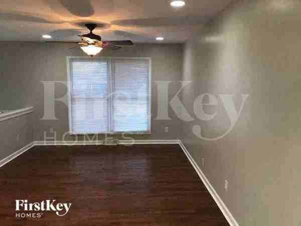 4538 Crestline Dr - Photo 3 of 10