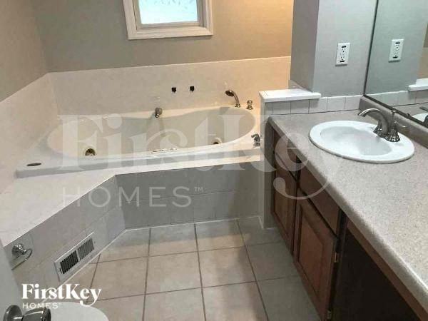 4538 Crestline Dr - Photo 4 of 10