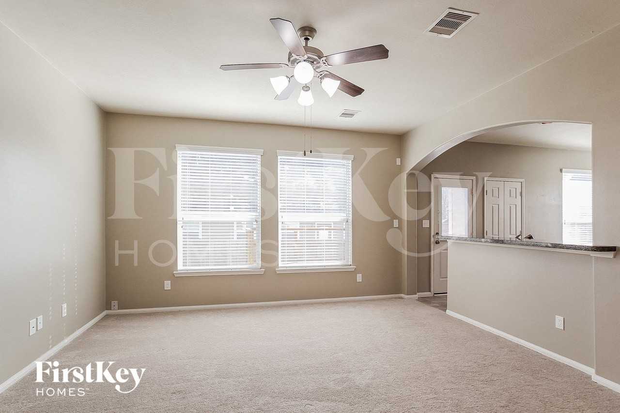 16318 River Wood Ct - Photo 3 of 15