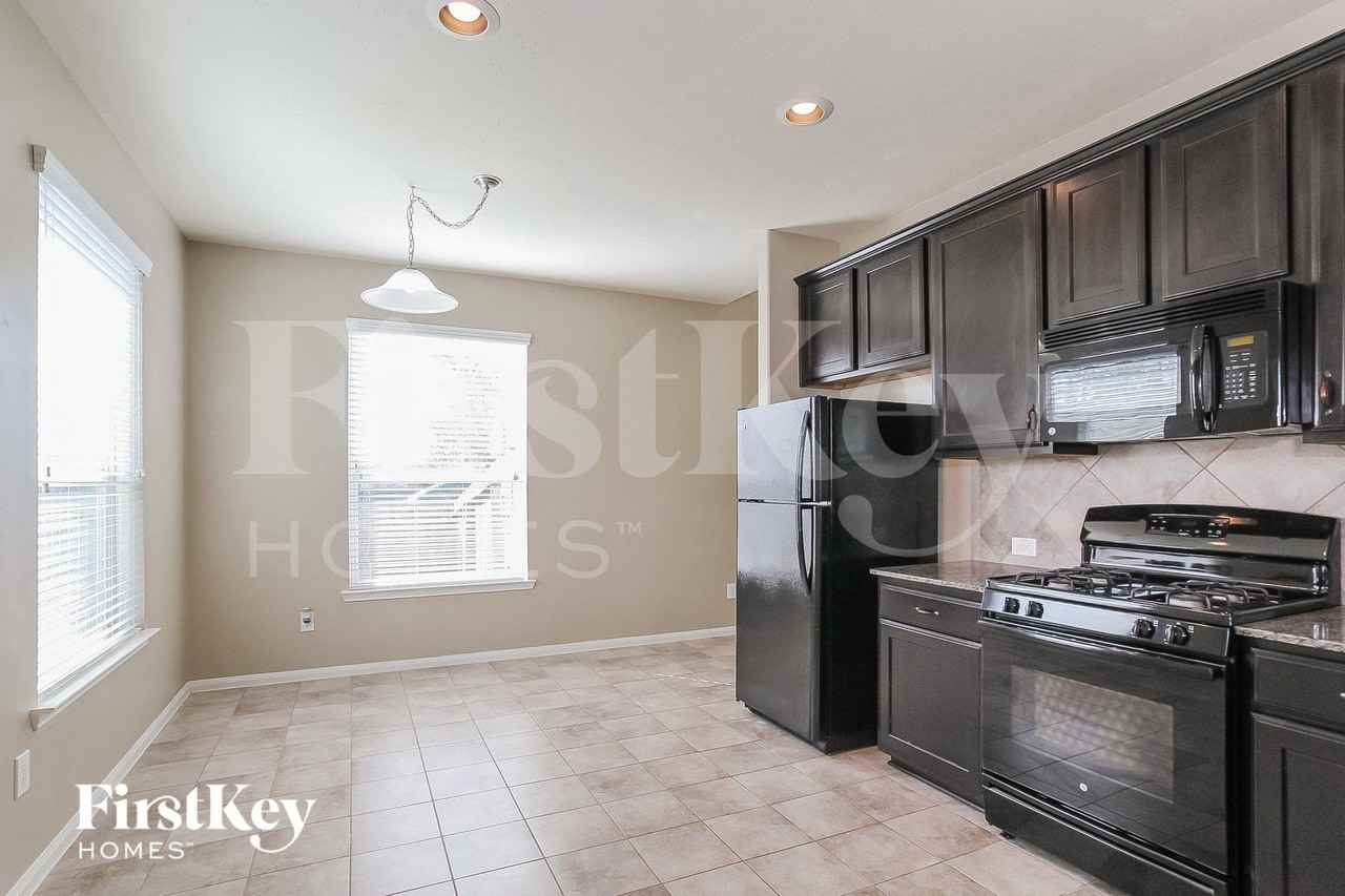 16318 River Wood Ct - Photo 6 of 15