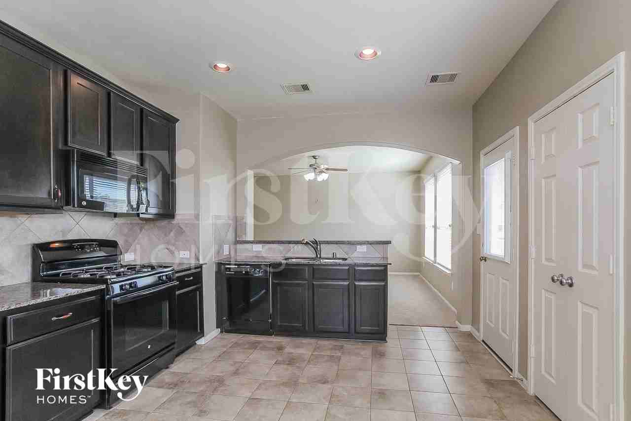 16318 River Wood Ct - Photo 7 of 15