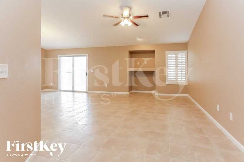 1118 Sport Of Kings Ave - Photo 2 of 15