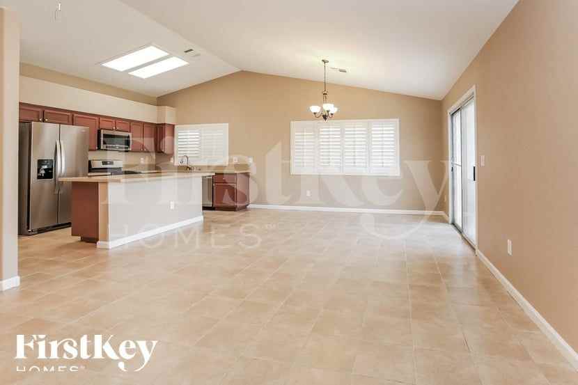 1118 Sport Of Kings Ave - Photo 3 of 15