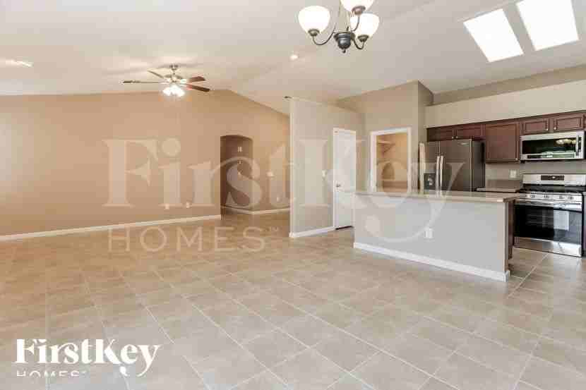 1118 Sport Of Kings Ave - Photo 4 of 15