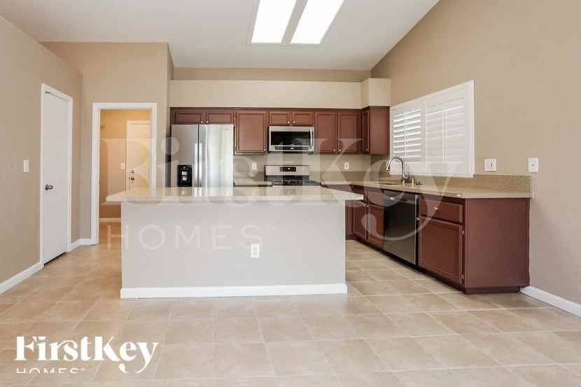 1118 Sport Of Kings Ave - Photo 5 of 15