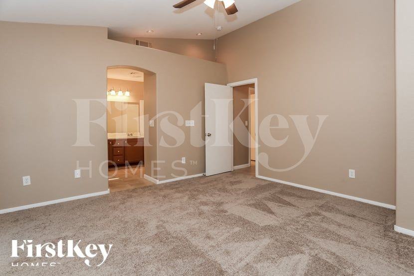 1118 Sport Of Kings Ave - Photo 6 of 15