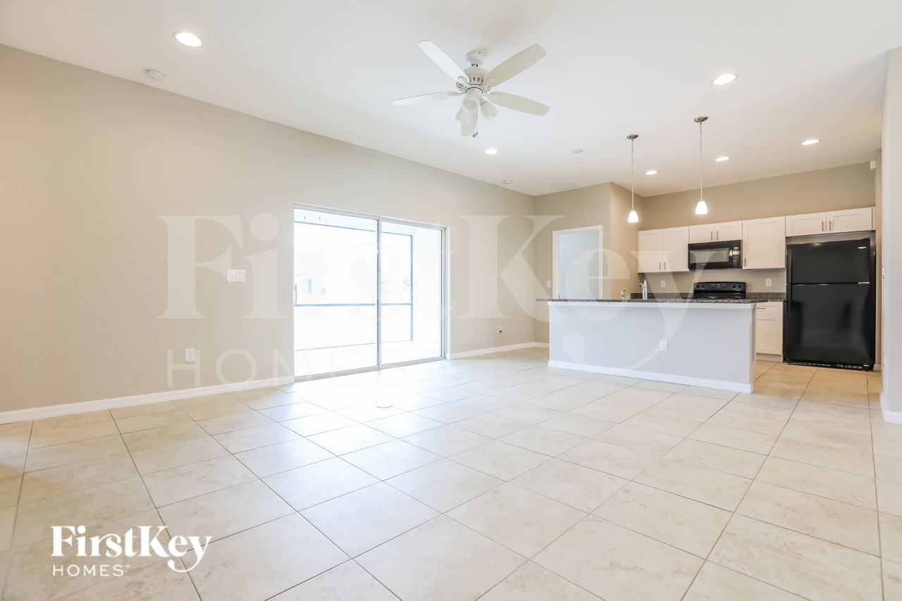 2443 Dalhart Ave - Photo 3 of 15