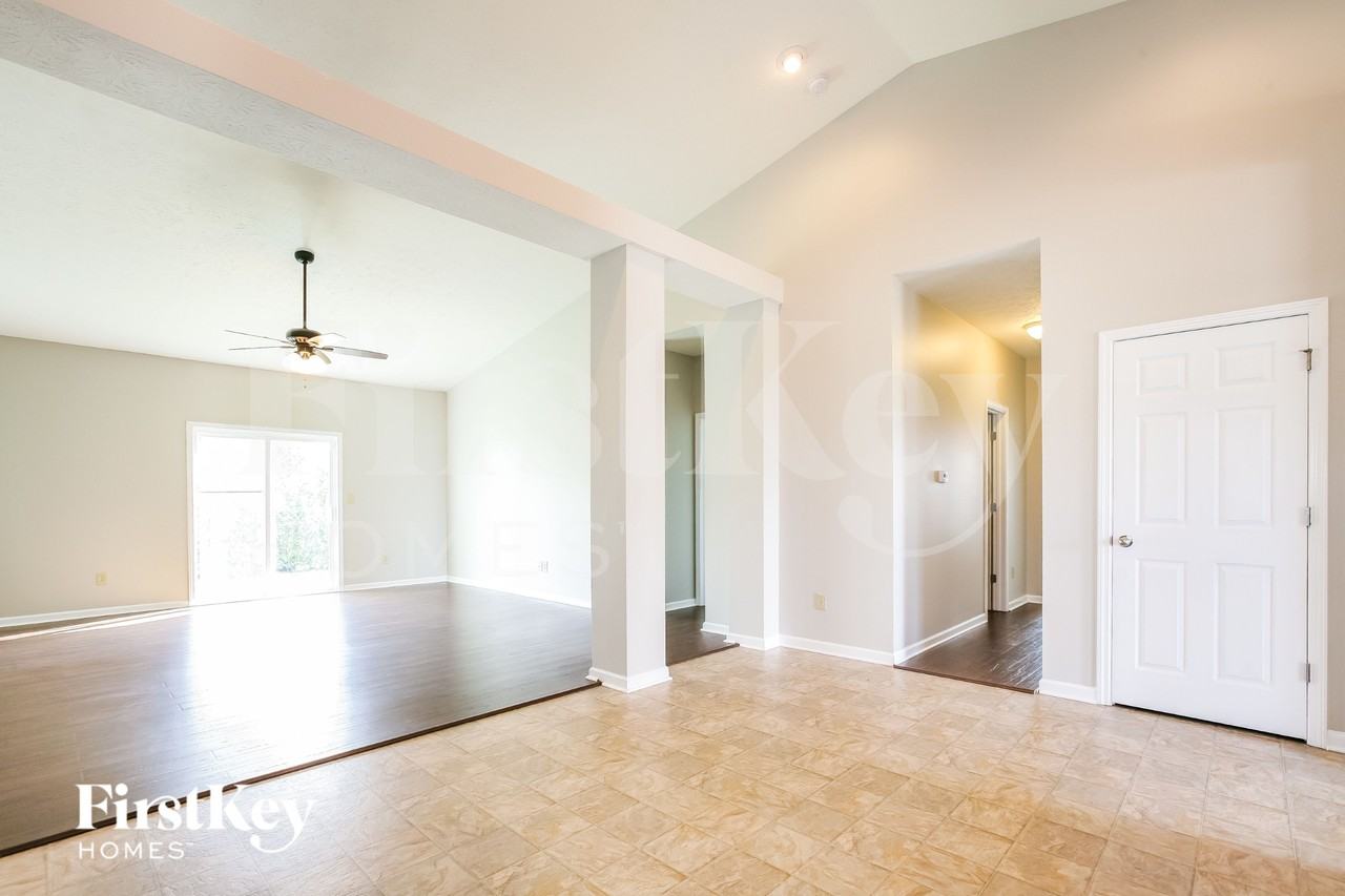 1301 Greenbriar Way - Photo 5 of 15