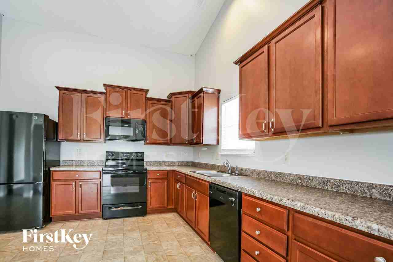 1301 Greenbriar Way - Photo 6 of 15