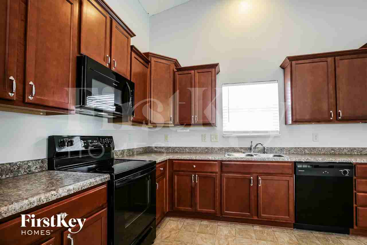 1301 Greenbriar Way - Photo 7 of 15