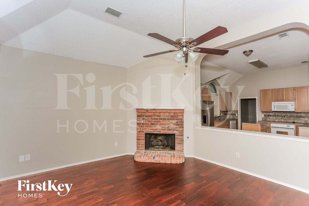 2136 Mahogany St - Photo 2 of 15