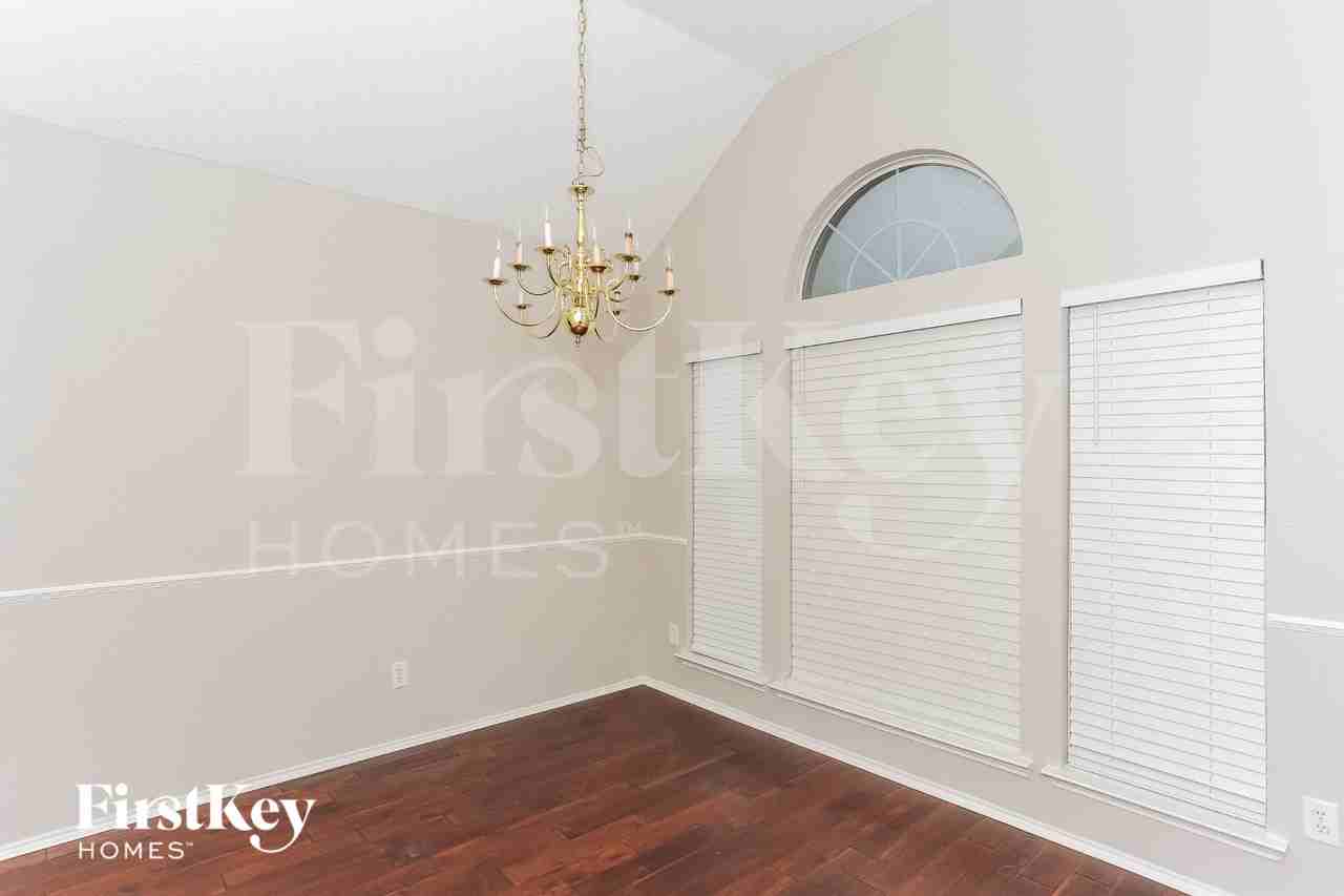 2136 Mahogany St - Photo 4 of 15