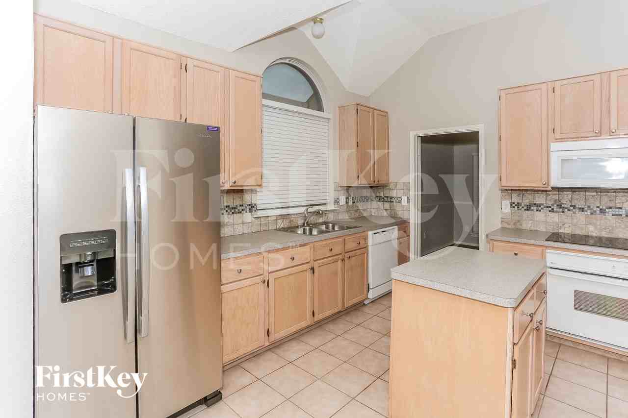 2136 Mahogany St - Photo 6 of 15