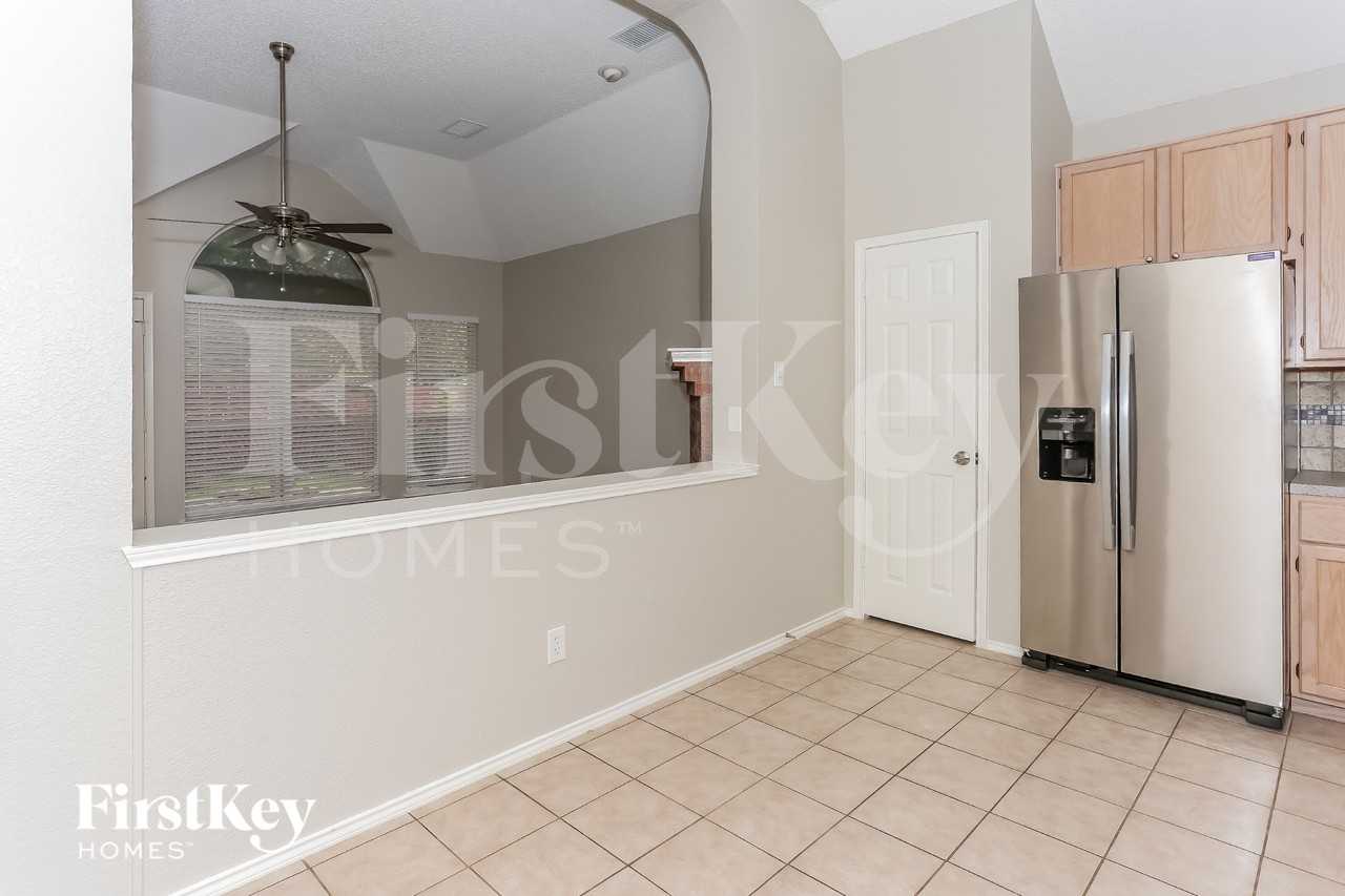 2136 Mahogany St - Photo 7 of 15