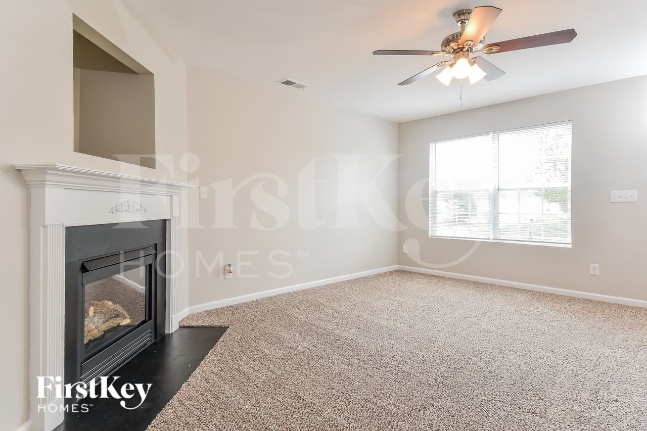 3902 Edgewood Terrace Dr - Photo 4 of 15