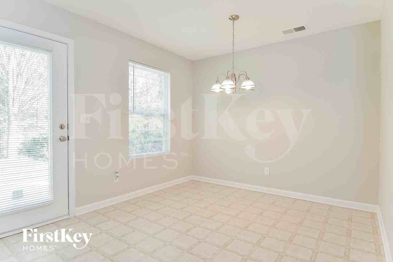 3902 Edgewood Terrace Dr - Photo 5 of 15