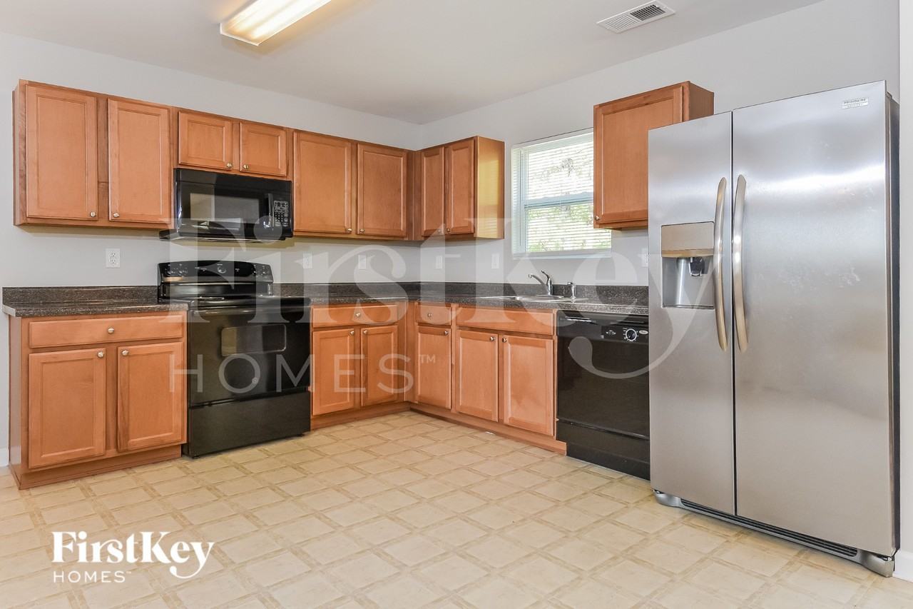 3902 Edgewood Terrace Dr - Photo 6 of 15