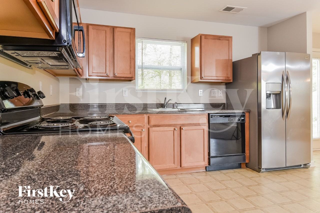3902 Edgewood Terrace Dr - Photo 7 of 15