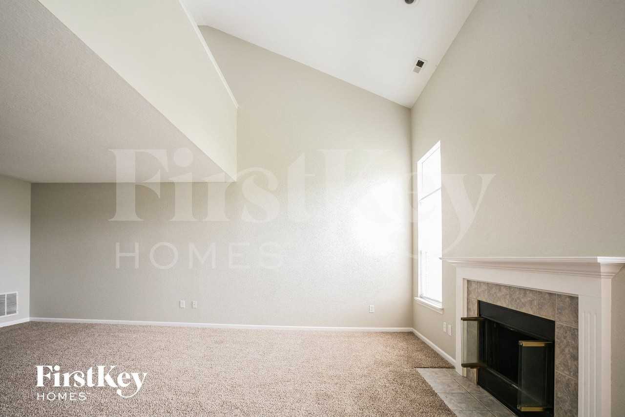 4327 Autumn Crest Ct - Photo 3 of 15