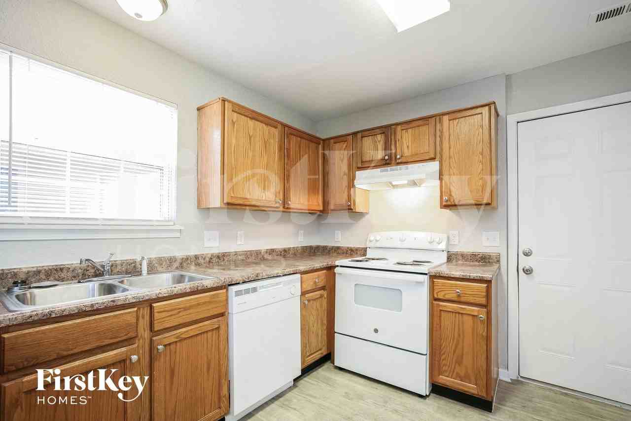 4327 Autumn Crest Ct - Photo 6 of 15