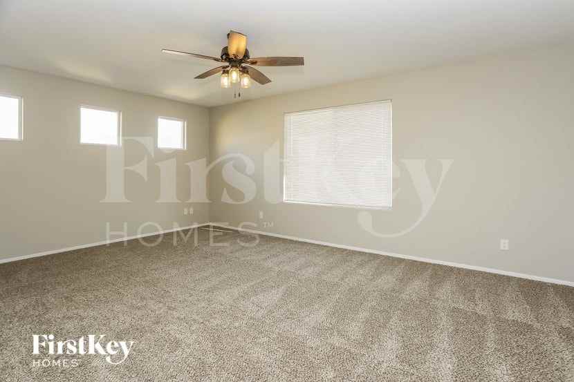 4056 Little Bay Ave - Photo 7 of 15