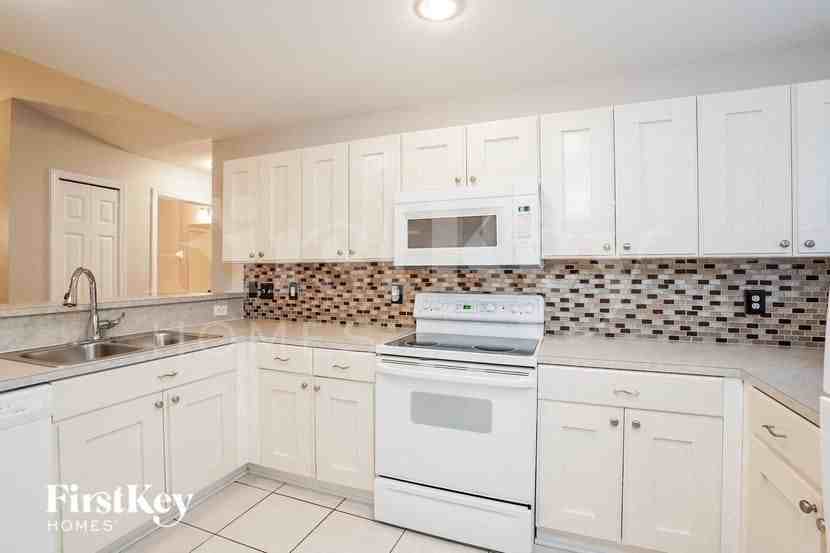 5003 Barth St - Photo 6 of 15