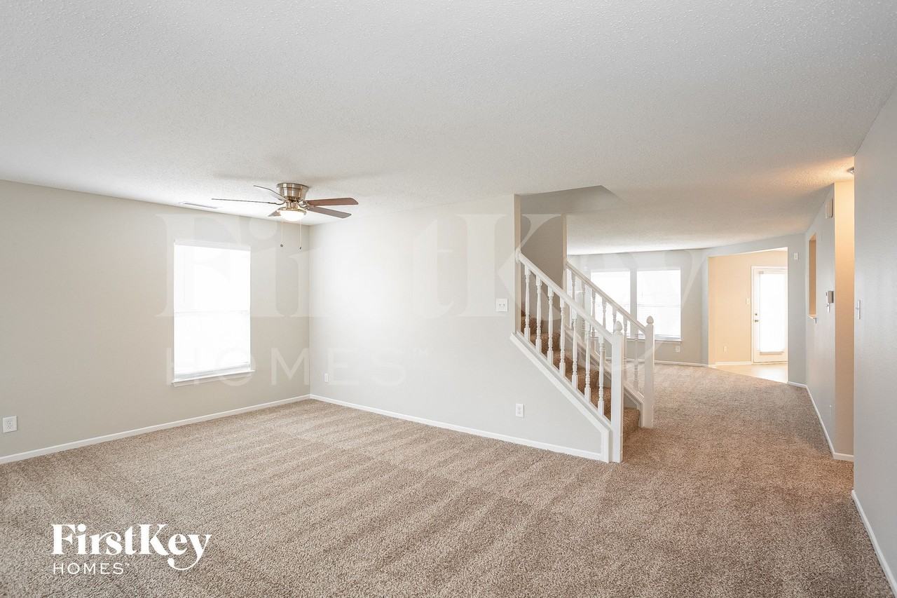 13796 Meadow Lake Dr - Photo 3 of 15