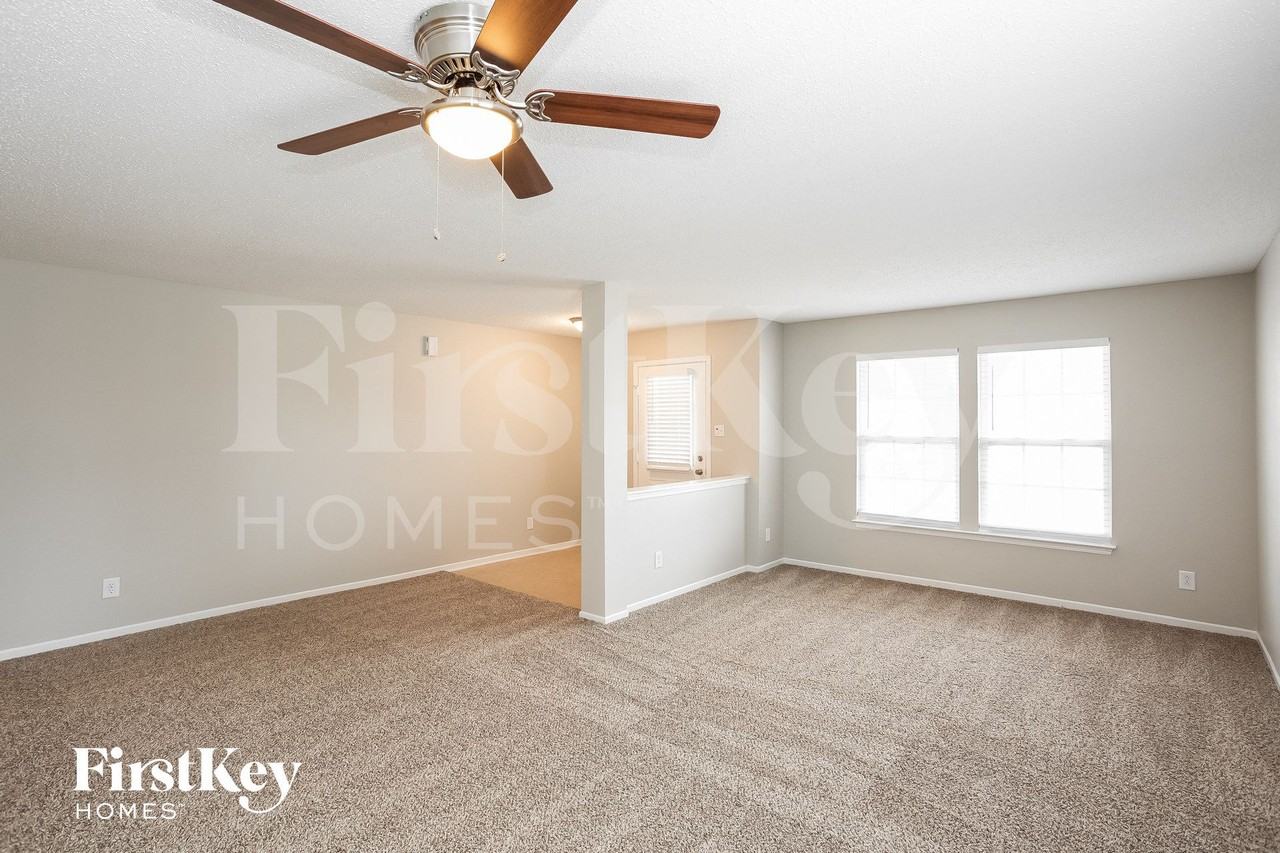 13796 Meadow Lake Dr - Photo 5 of 15