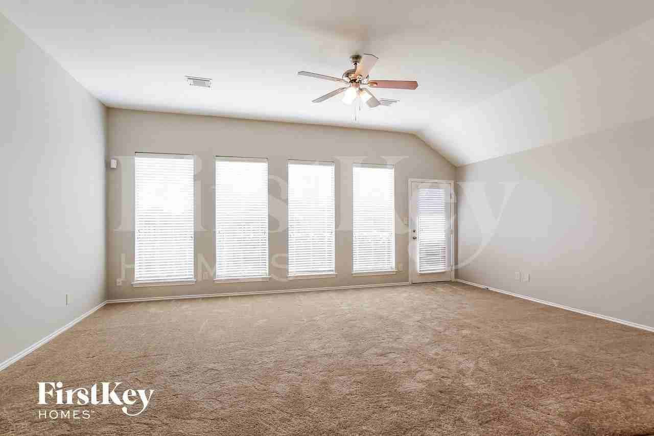 2703 Facet Creek Dr - Photo 3 of 15