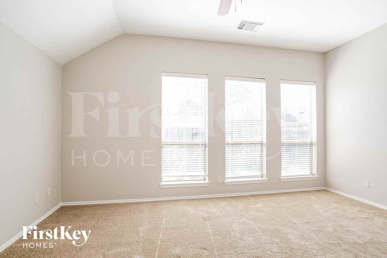 2703 Facet Creek Dr - Photo 4 of 15