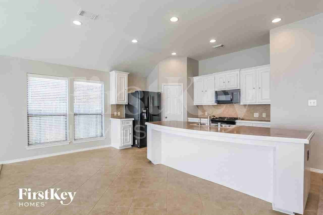 2703 Facet Creek Dr - Photo 6 of 15