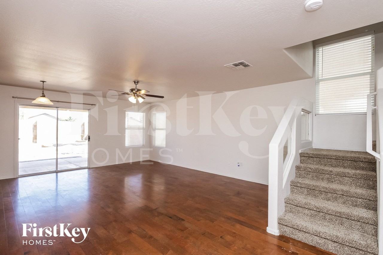 31315 N Shale Dr - Photo 2 of 15