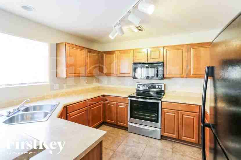 1023 S 226th Dr - Photo 6 of 15