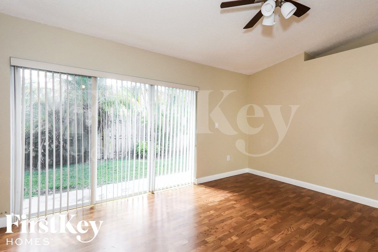 9817 Swter - Photo 2 of 15