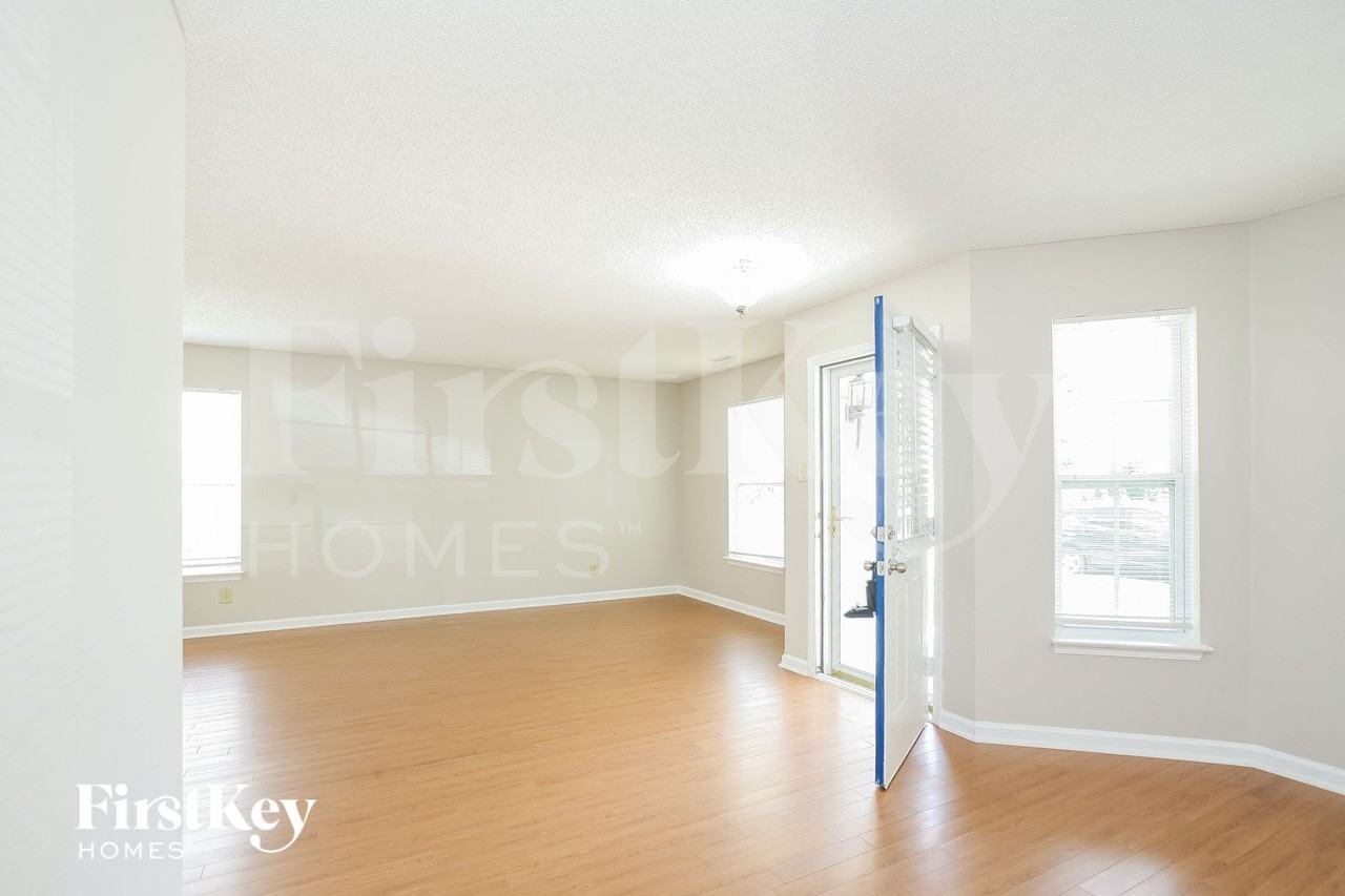 978 Brookstone Dr - Photo 3 of 15