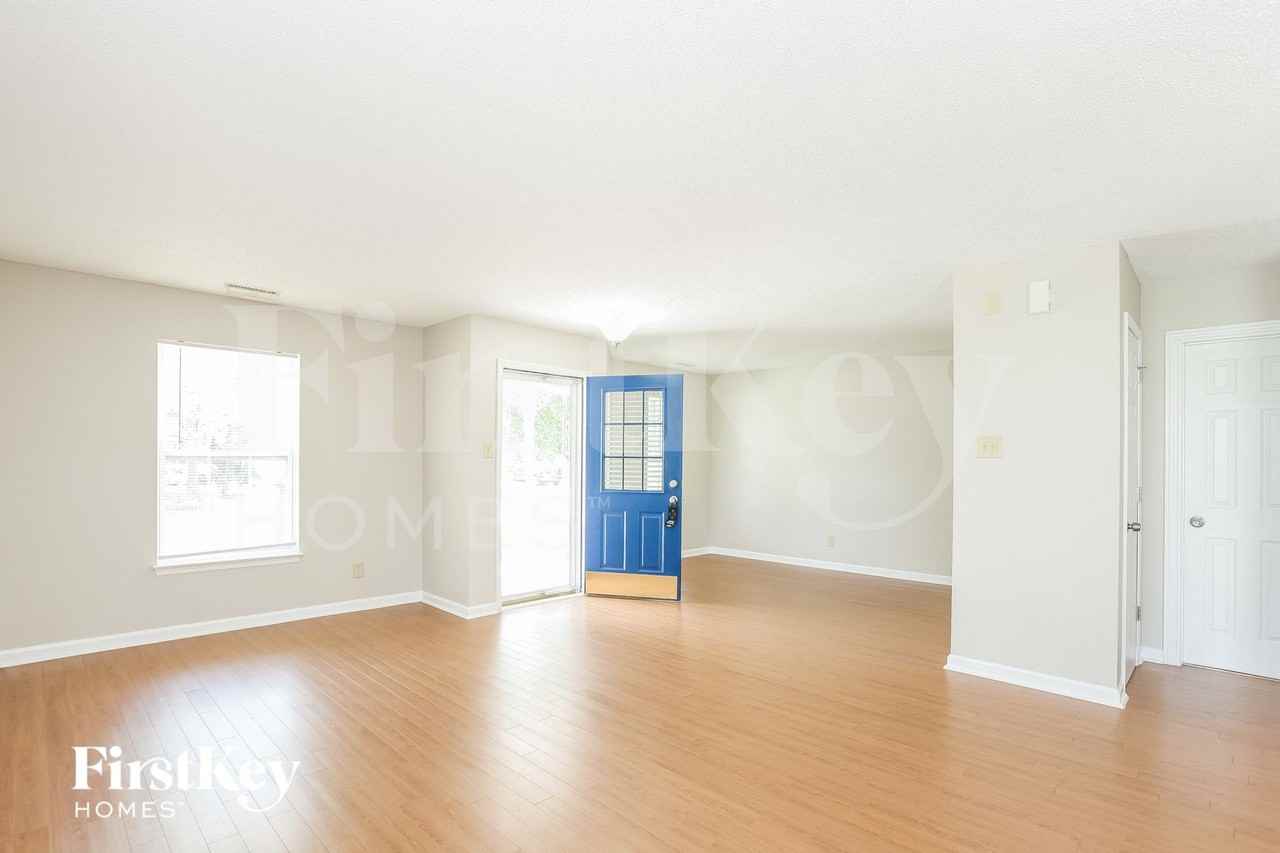 978 Brookstone Dr - Photo 4 of 15