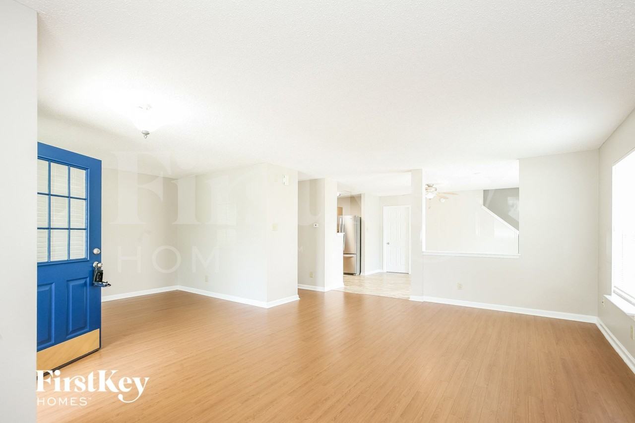 978 Brookstone Dr - Photo 5 of 15