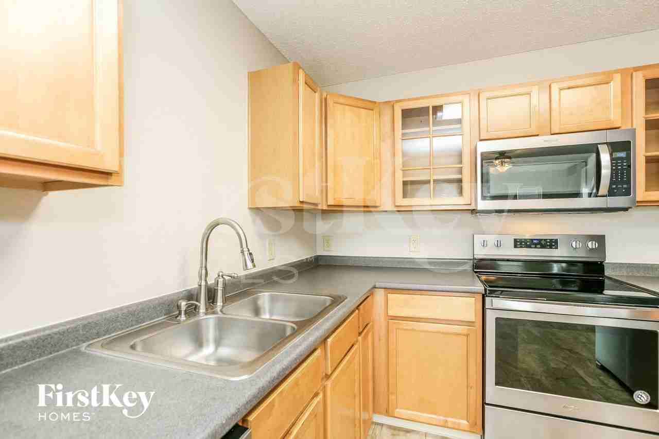 978 Brookstone Dr - Photo 6 of 15