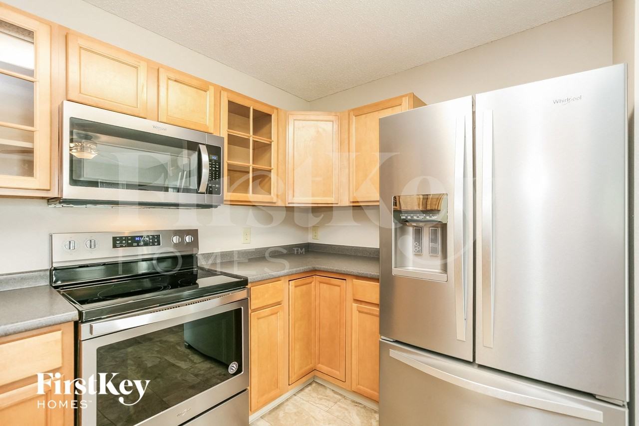 978 Brookstone Dr - Photo 7 of 15