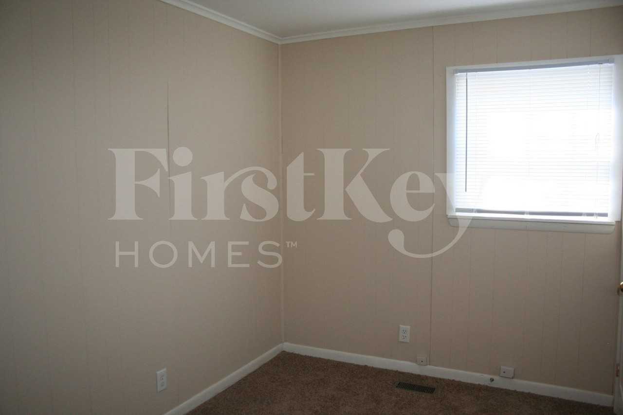 9538 E 39th St - Photo 7 of 12