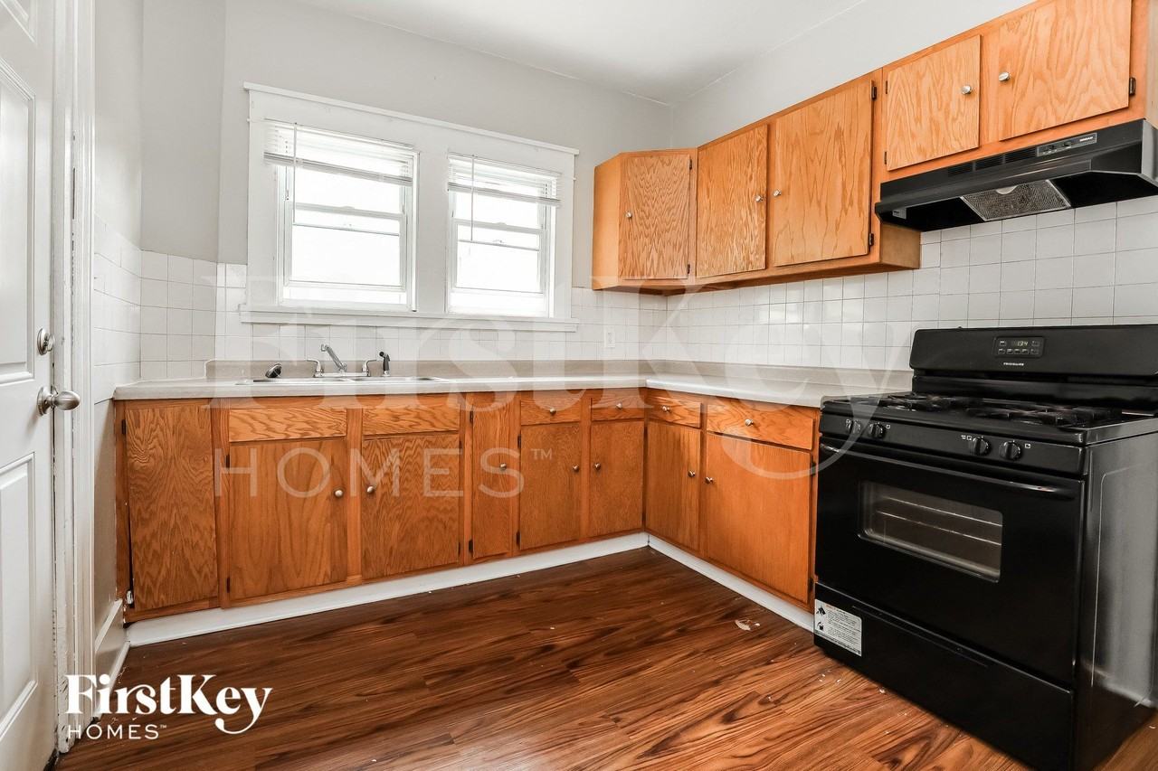 814 Bowditch Ave - Photo 5 of 15