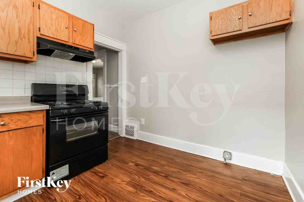 814 Bowditch Ave - Photo 6 of 15